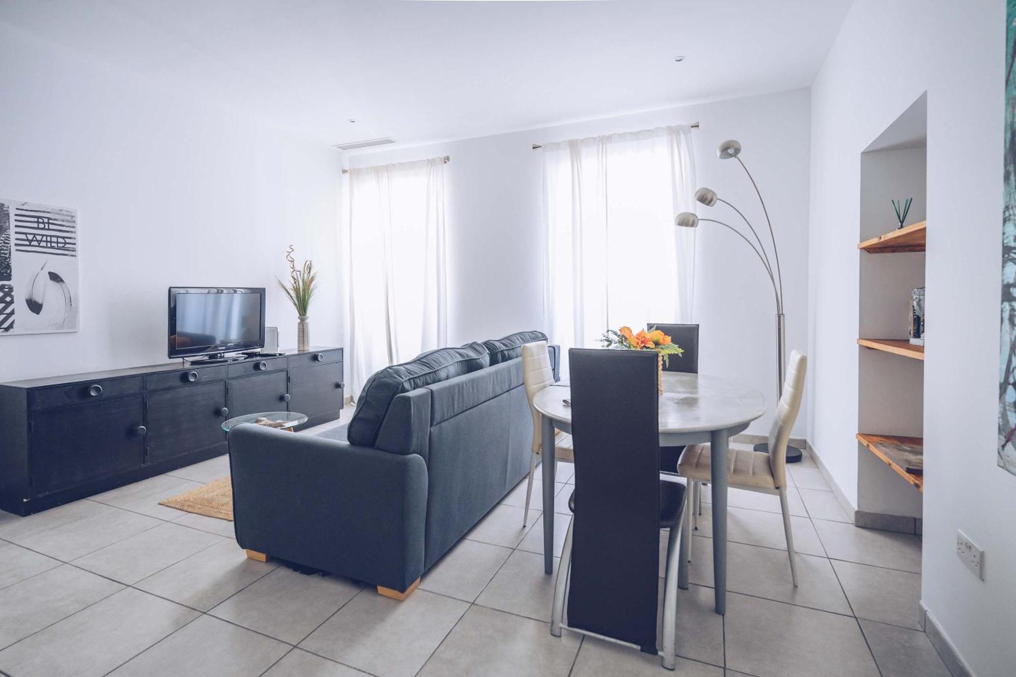 Appartamento 2Br In The Zoko Contemporary And Convenient Gibilterra Esterno foto