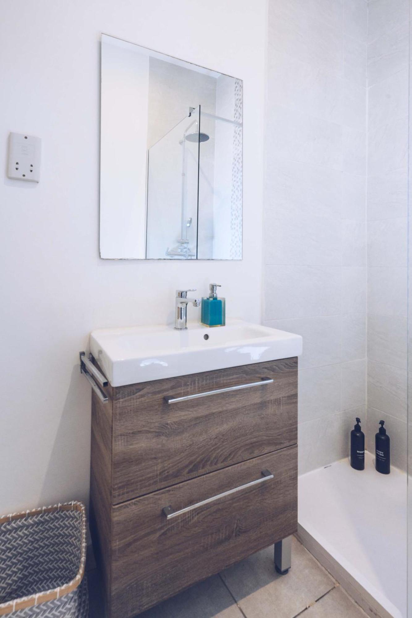 Appartamento 2Br In The Zoko Contemporary And Convenient Gibilterra Esterno foto